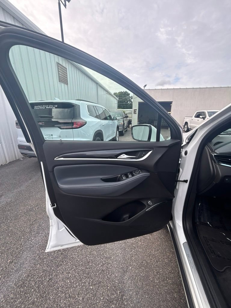 Used 2023 Buick Enclave Essence FWD image 11