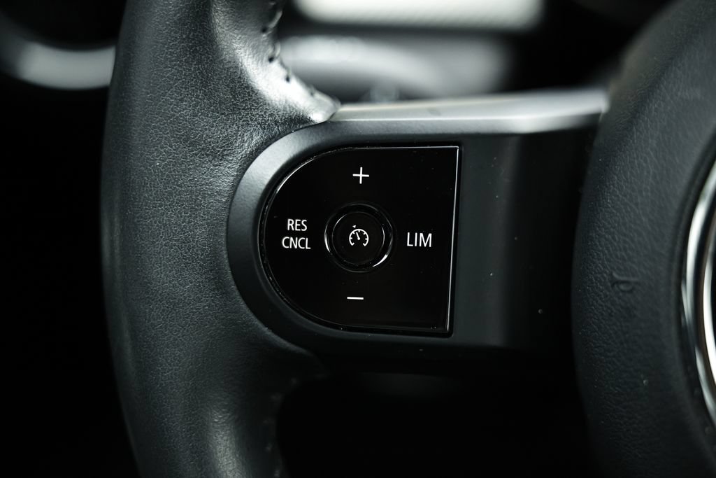 Used 2024 MINI Cooper 2-Door Hardtop FWD image 30
