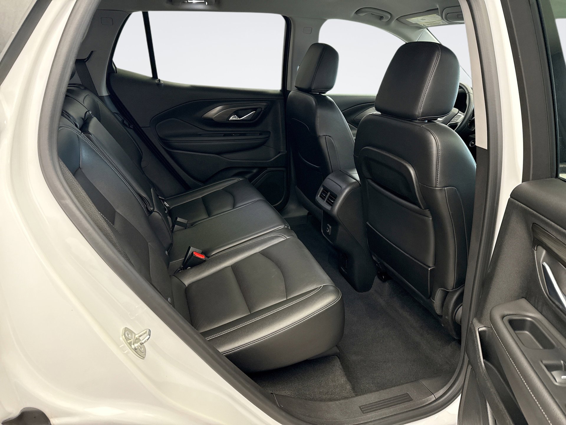 Used 2023 GMC Terrain SLT image 18