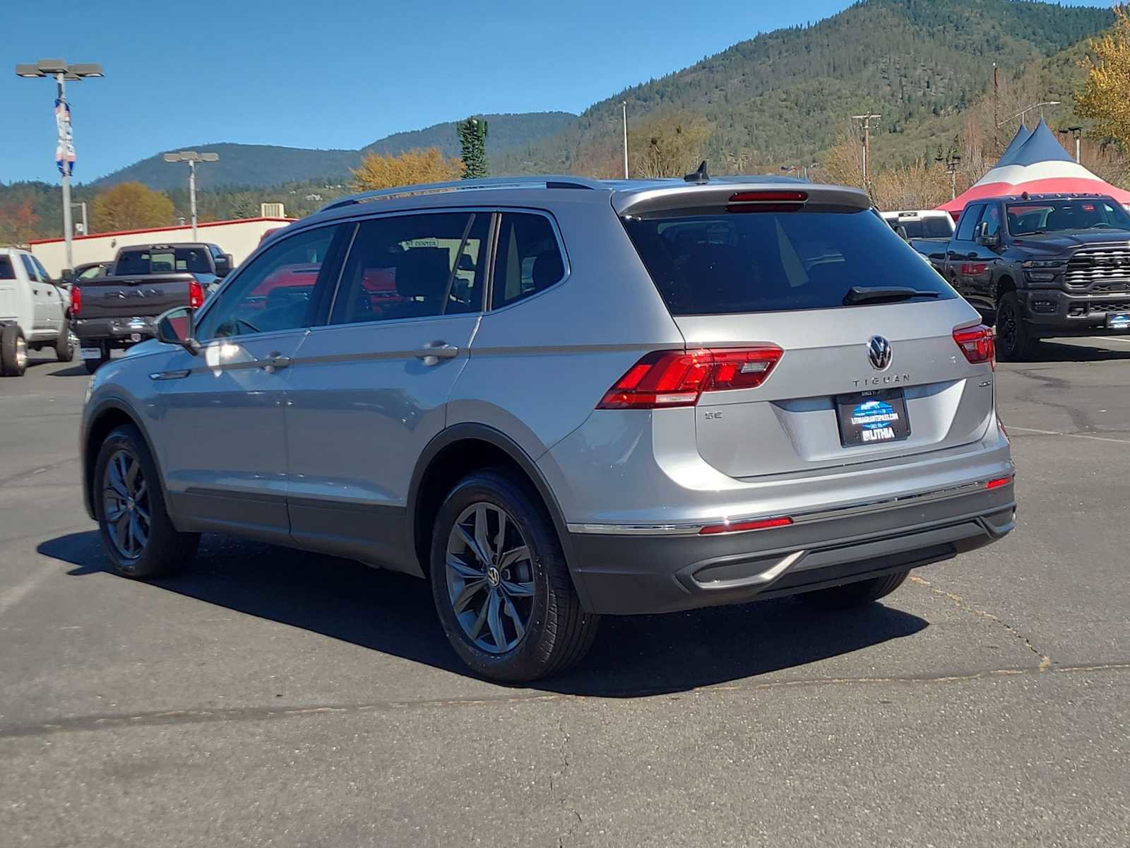Used 2022 Volkswagen Tiguan SE image 12