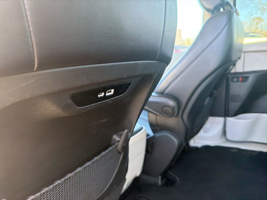 Used 2024 Chrysler Pacifica Touring-L image 26