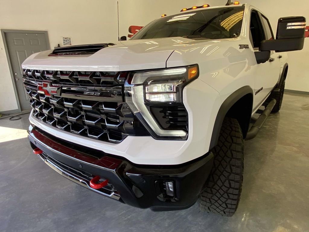 Used 2025 Chevrolet Silverado 2500 ZR2 w/ Technology Package image 7