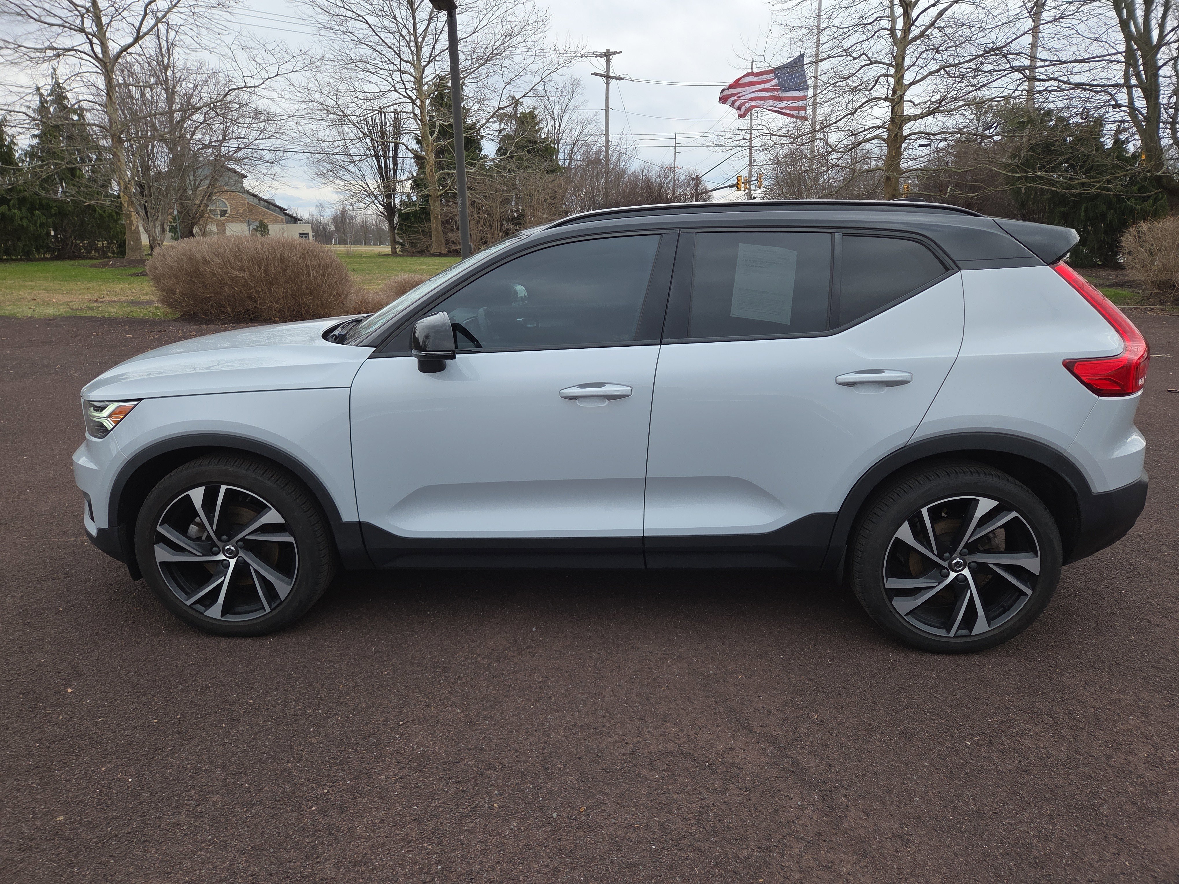 Used 2021 Volvo XC40 T5 R-Design w/ Climate Package image 6