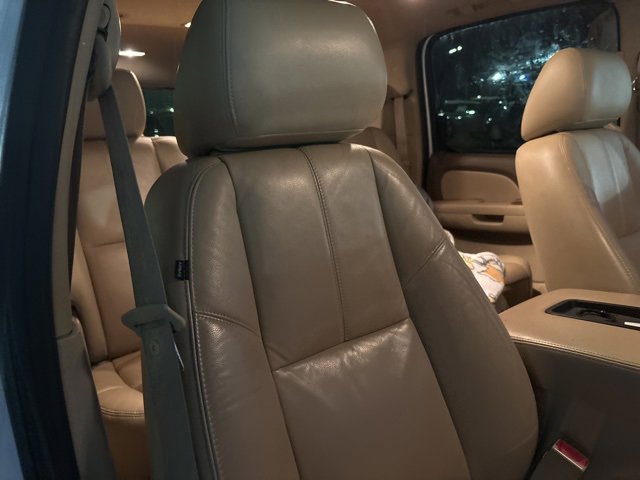 Used 2011 Chevrolet Suburban LT image 7