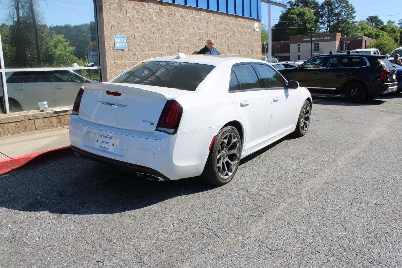 Used 2018 Chrysler 300 S w/ 300S Premium Group image 4