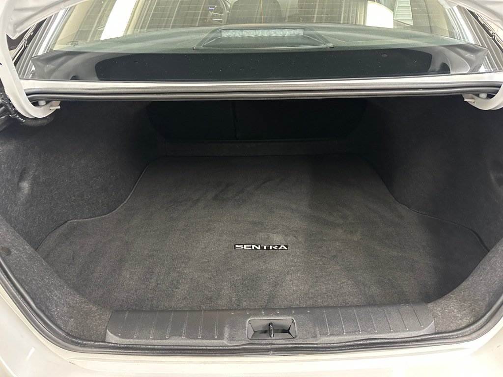 Used 2025 Nissan Sentra SR FWD image 22