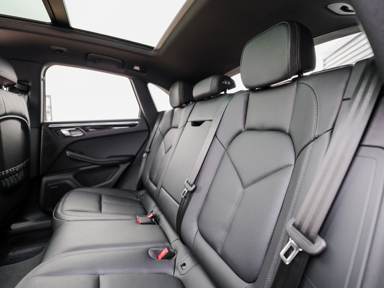 Certified 2026 Porsche Macan AWD/4WD image 24