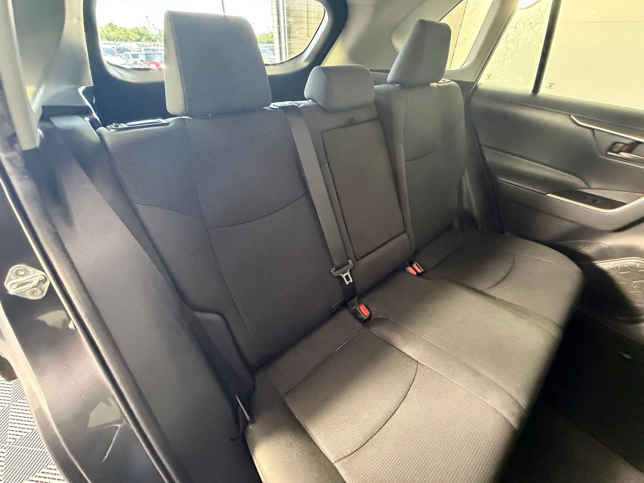 Used 2021 Toyota RAV4 LE FWD image 31