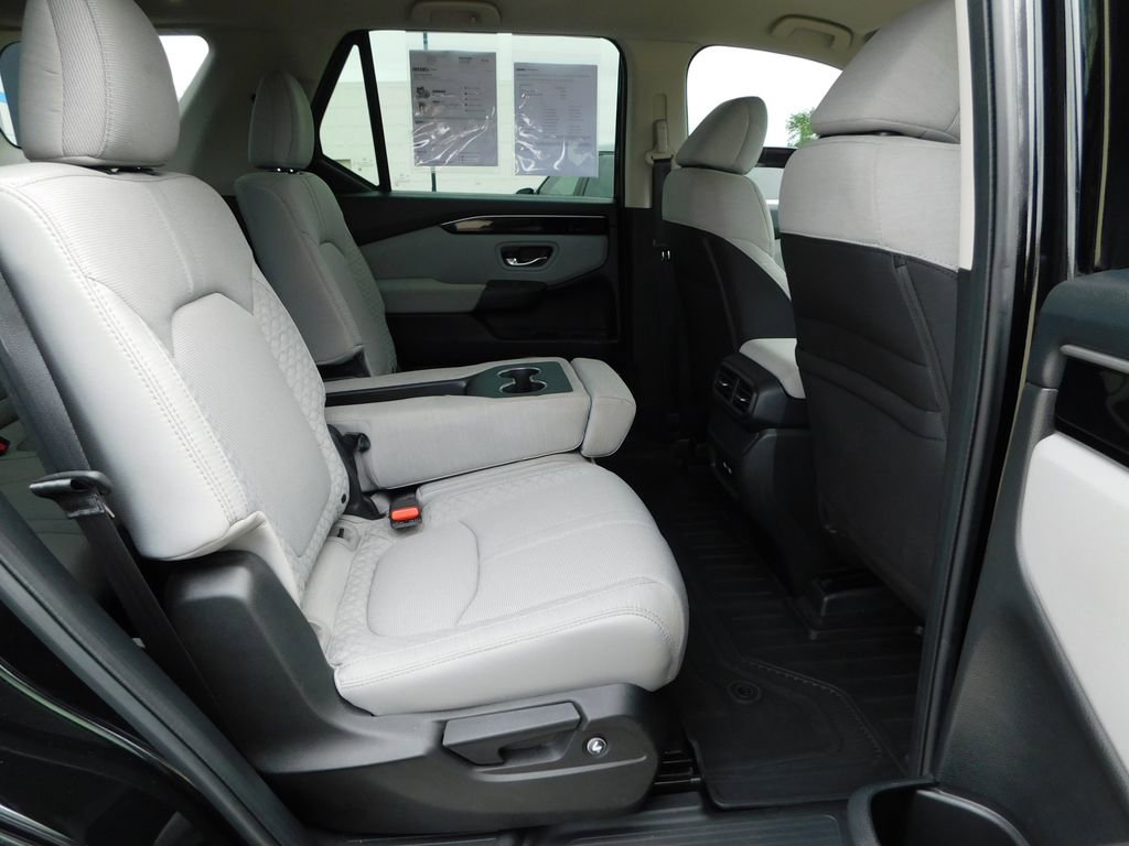 Used 2023 Honda Pilot LX image 19