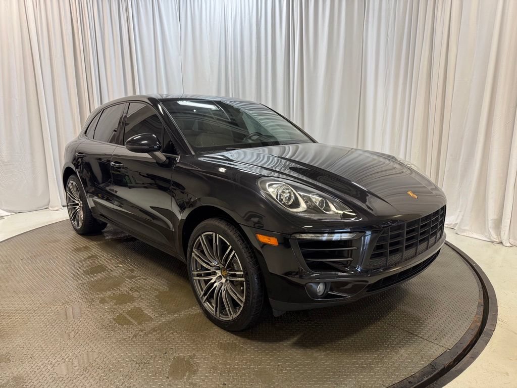 Certified 2017 Porsche Macan AWD/4WD image 26