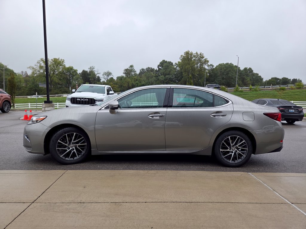 Used 2017 Lexus ES 350 w/ Premium Package FWD image 23