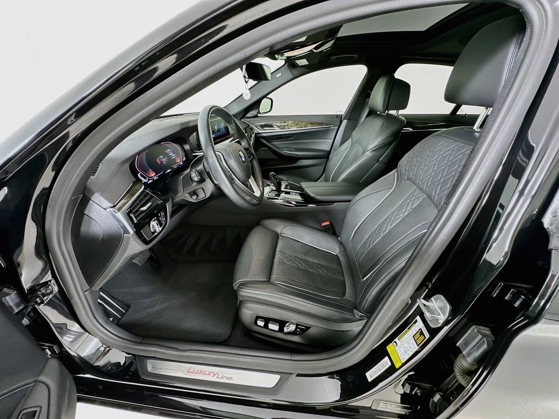Used 2020 BMW 530i w/ Premium Package RWD image 23