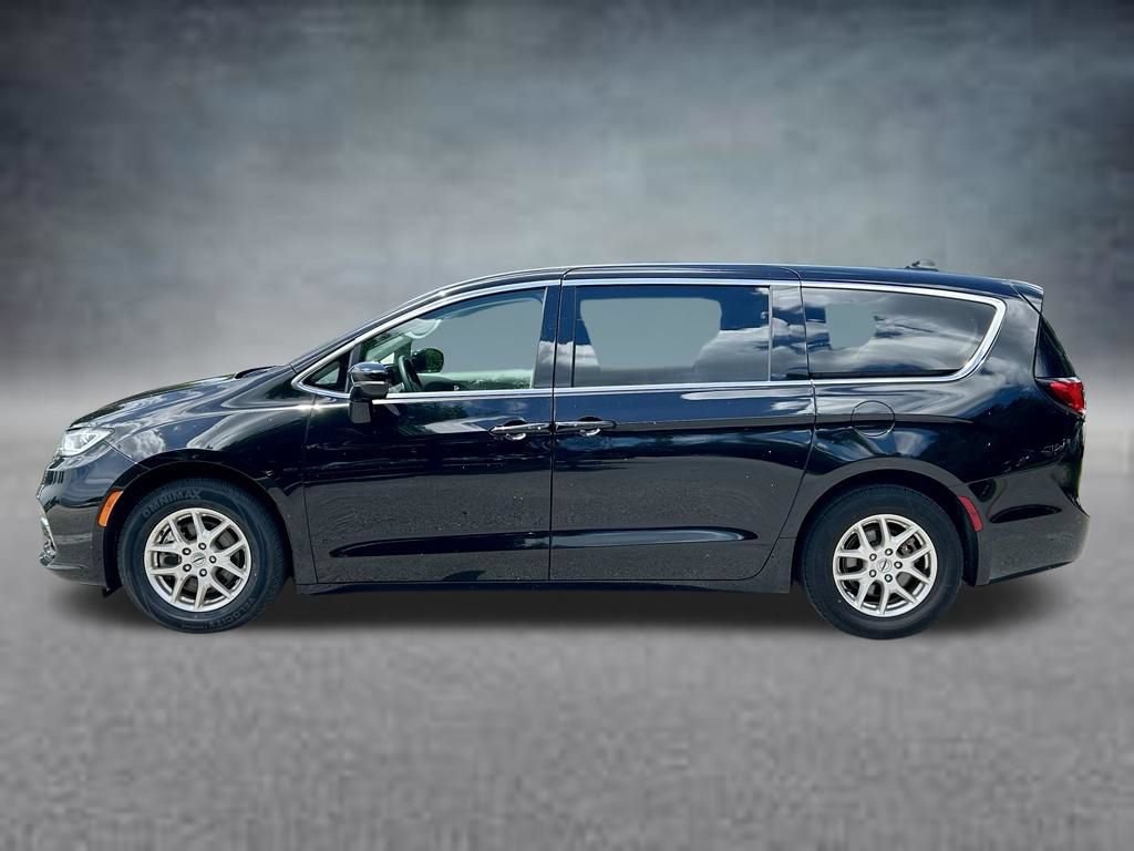 Used 2024 Chrysler Pacifica Touring-L FWD image 8