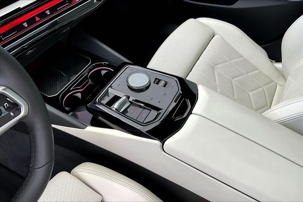 Certified 2026 BMW 550e xDrive AWD/4WD image 18