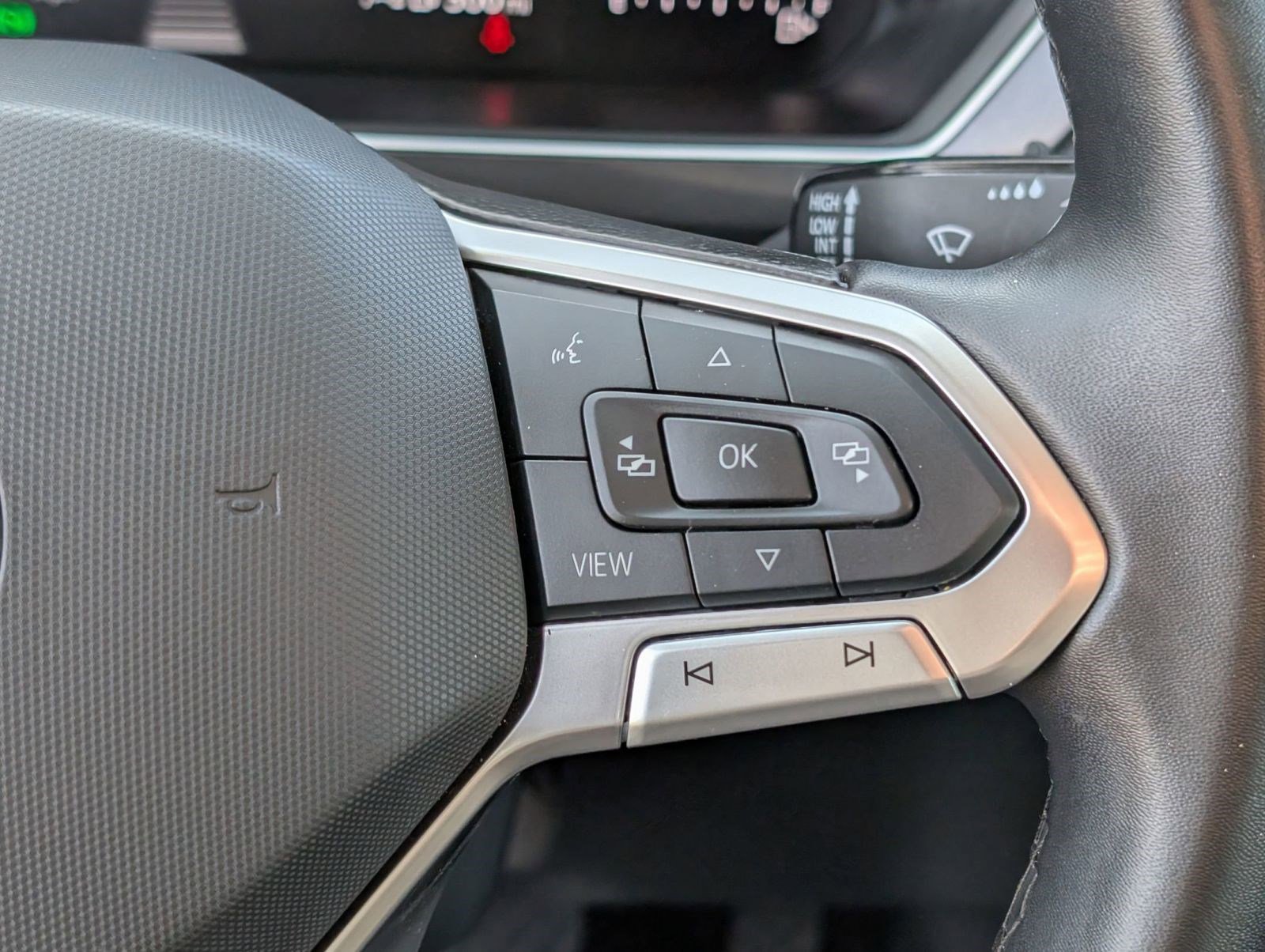 Used 2024 Volkswagen Tiguan SE image 24