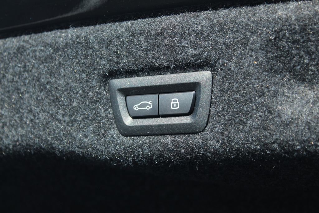 New 2026 BMW 530i xDrive w/ M Sport Package AWD/4WD image 9