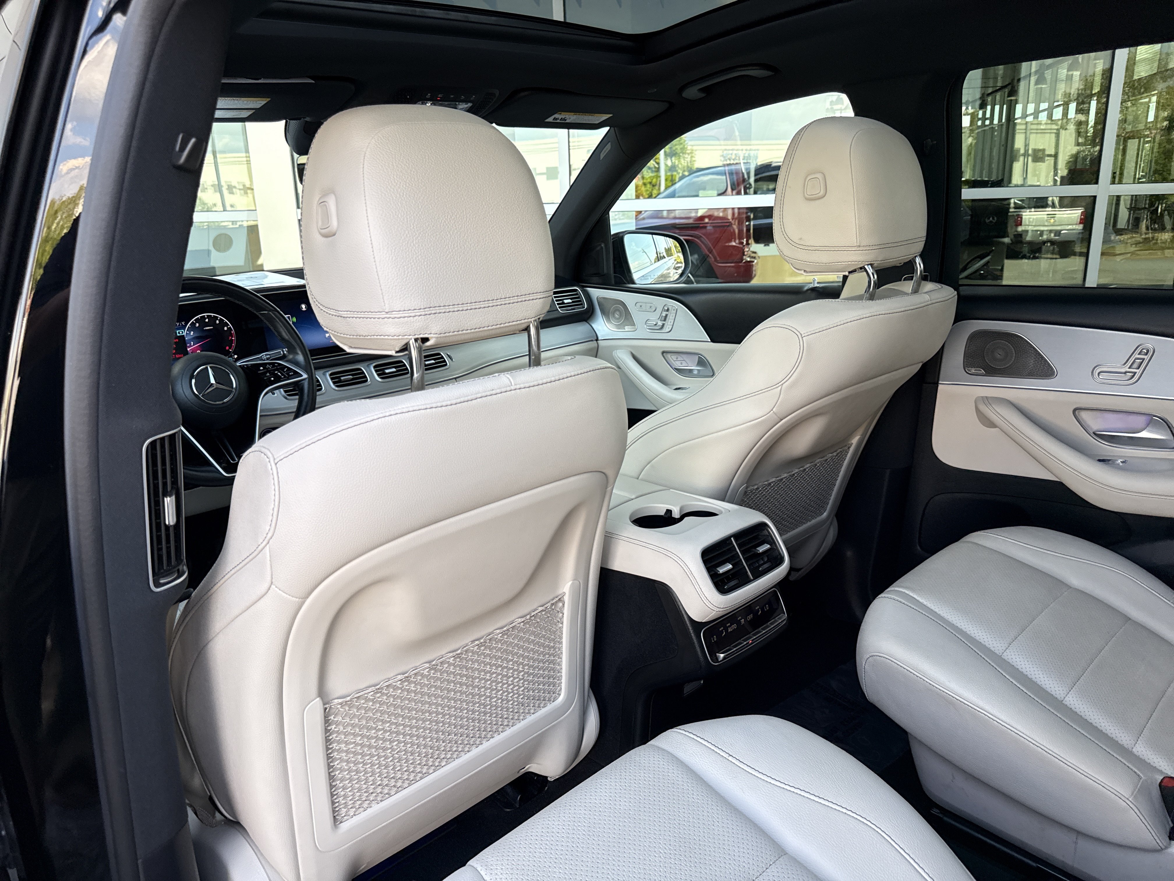 Used 2025 Mercedes-Benz GLS 450 4MATIC image 30