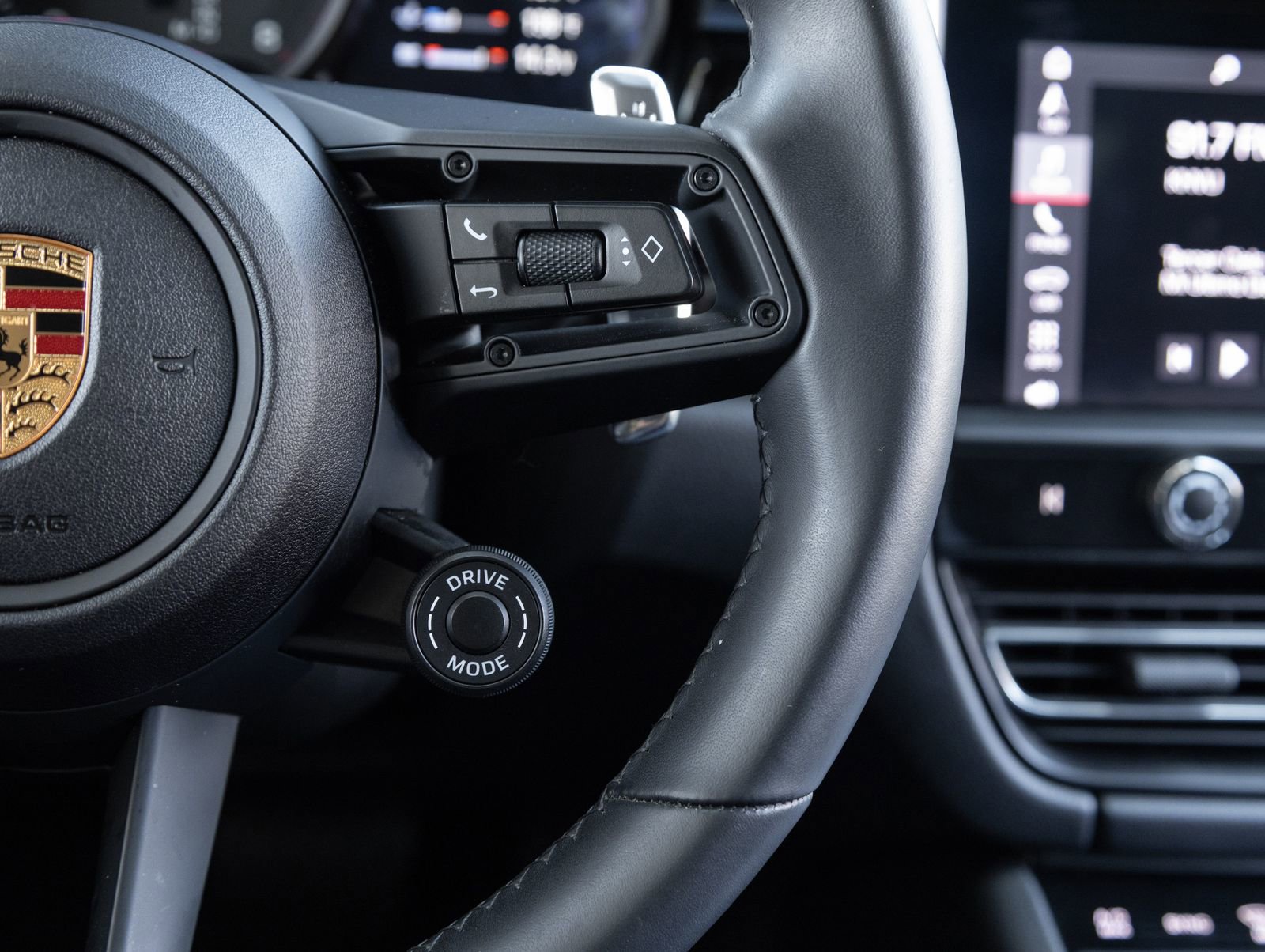 Certified 2024 Porsche Macan Turbo AWD/4WD image 16