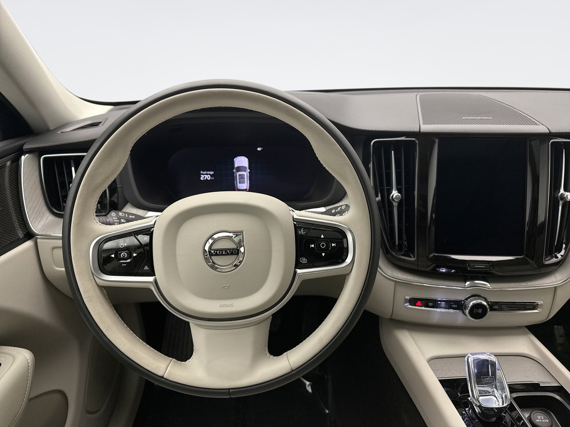 Used 2025 Volvo XC60 B5 Ultra w/ Climate Package image 12