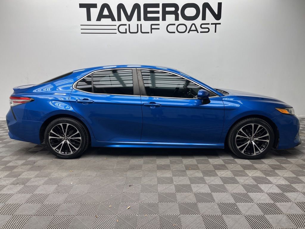 Used 2018 Toyota Camry SE image 4