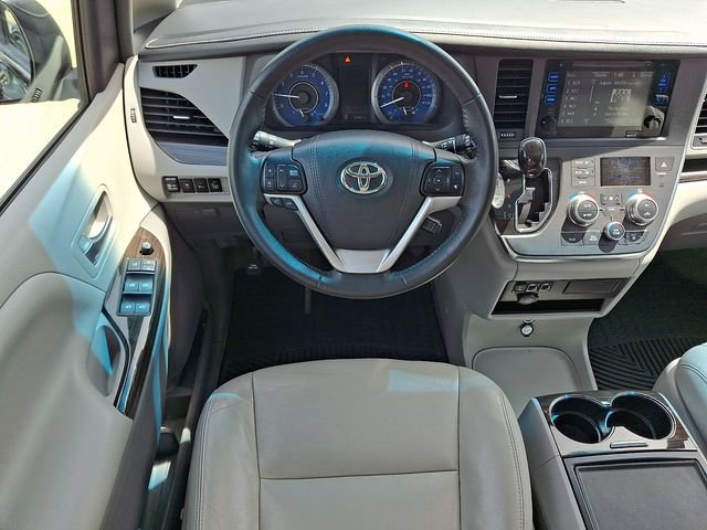 Used 2017 Toyota Sienna XLE AWD/4WD image 11