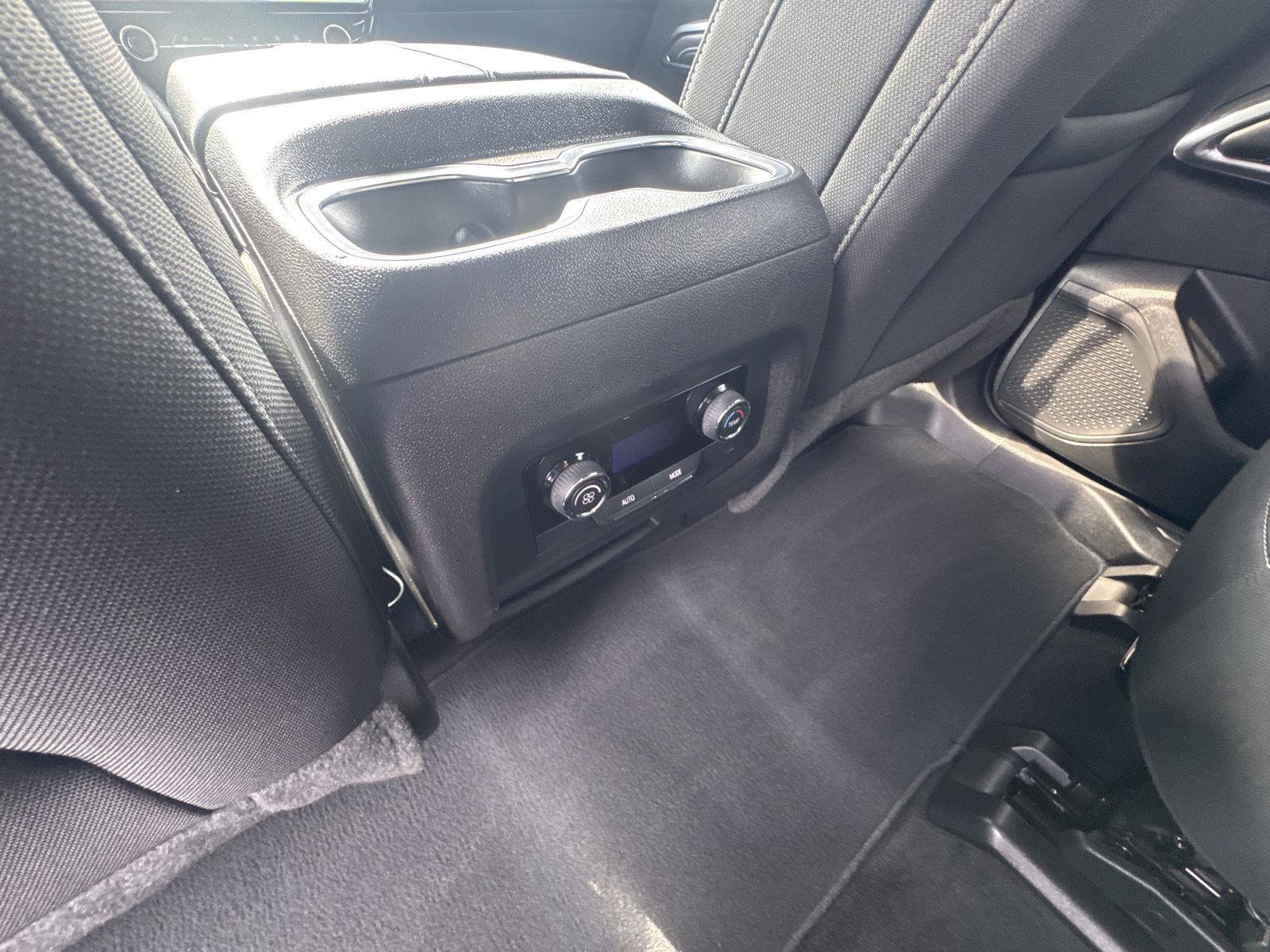 Used 2026 Chevrolet Traverse LT FWD image 11