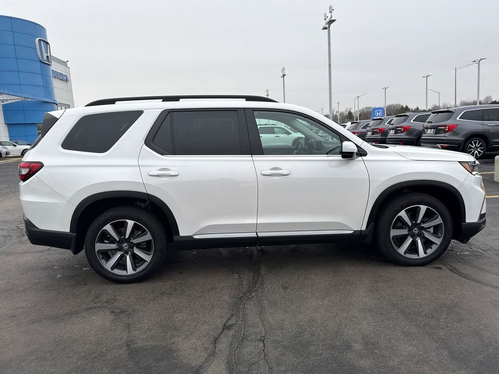 Certified 2025 Honda Pilot Touring image 12