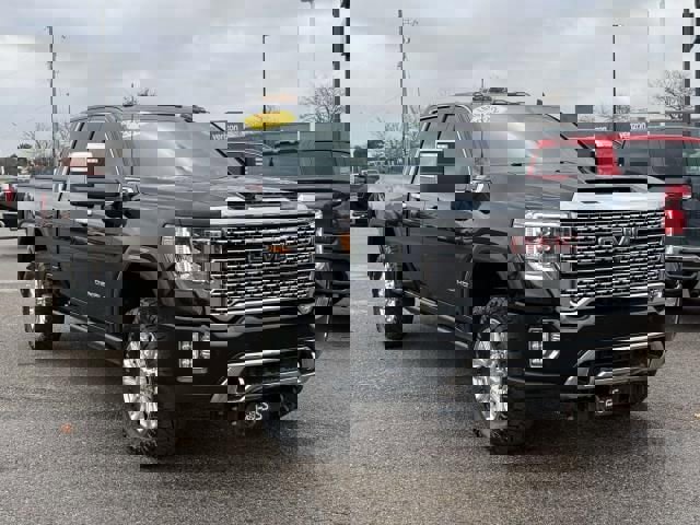 Used 2022 GMC Sierra 2500 Denali w/ Denali Black Diamond Edition image 4