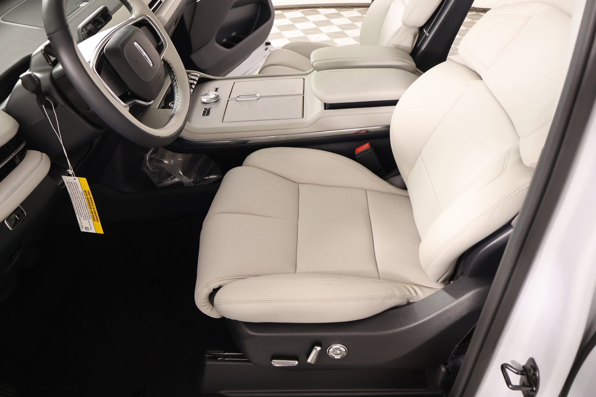 New 2026 Lincoln Navigator Premiere image 11