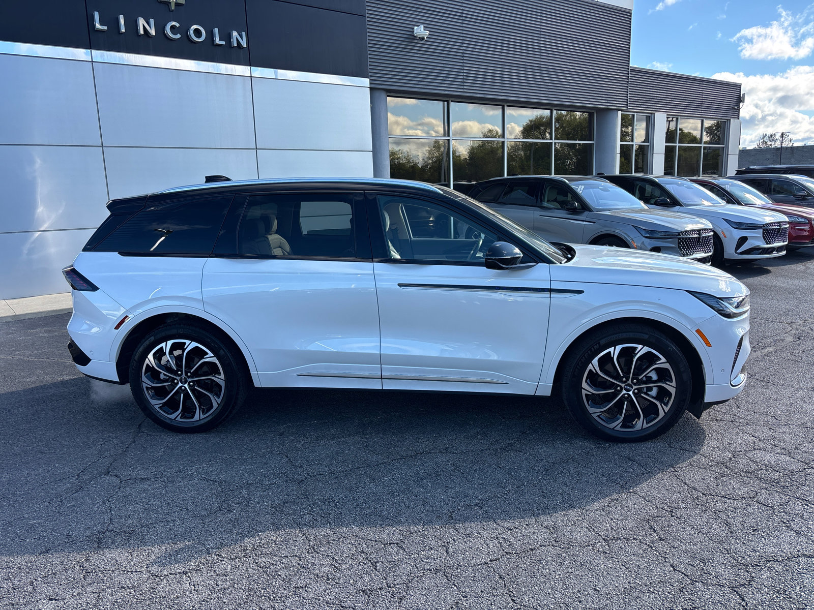 Certified 2024 Lincoln Nautilus Reserve AWD/4WD image 8