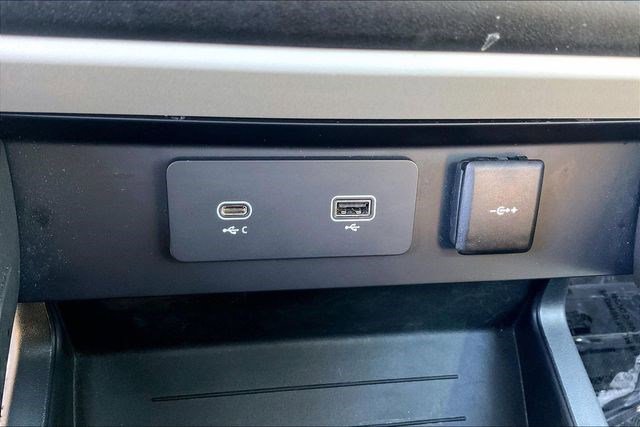 Used 2024 Land Rover Defender 110 X-Dynamic SE image 38