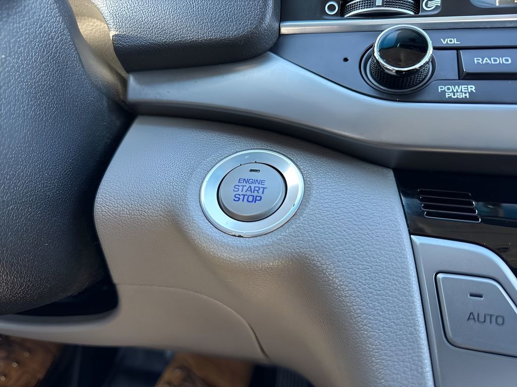 Used 2017 Hyundai Elantra Limited w/ Limited Tech Package 04 image 23