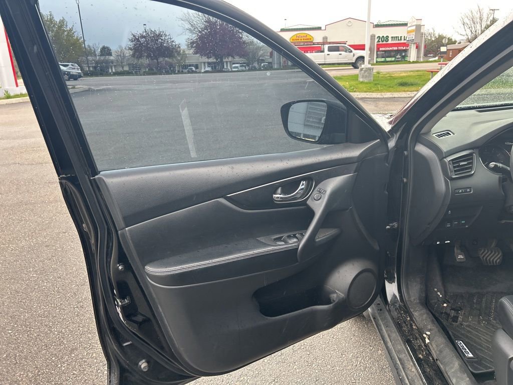 Used 2017 Nissan Rogue S w/ S Appearance Package image 4