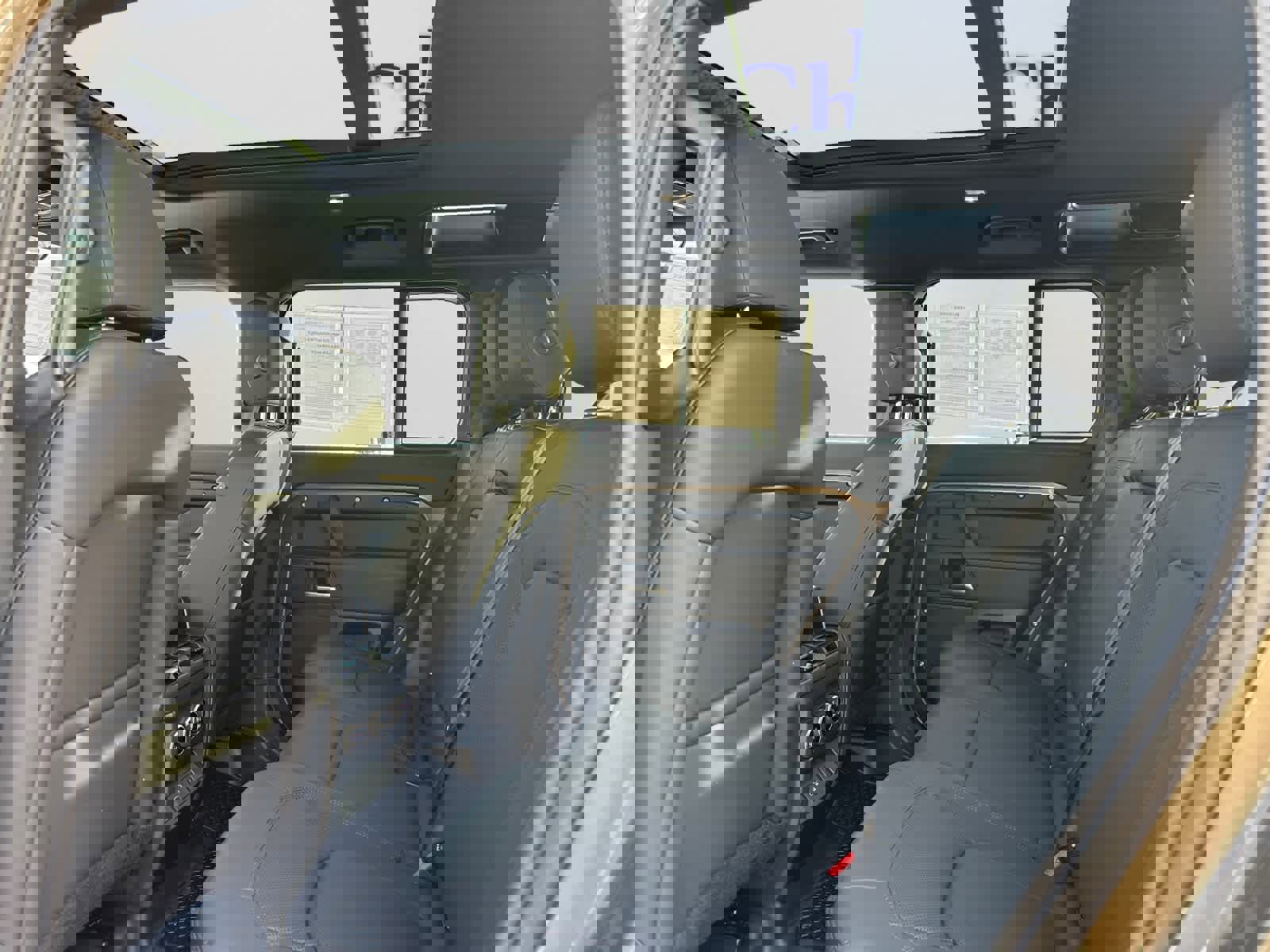 Used 2025 Land Rover Defender 110 S image 18