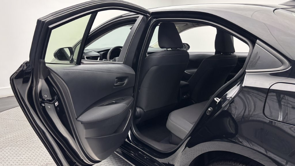 Used 2026 Toyota Corolla LE AWD/4WD image 31