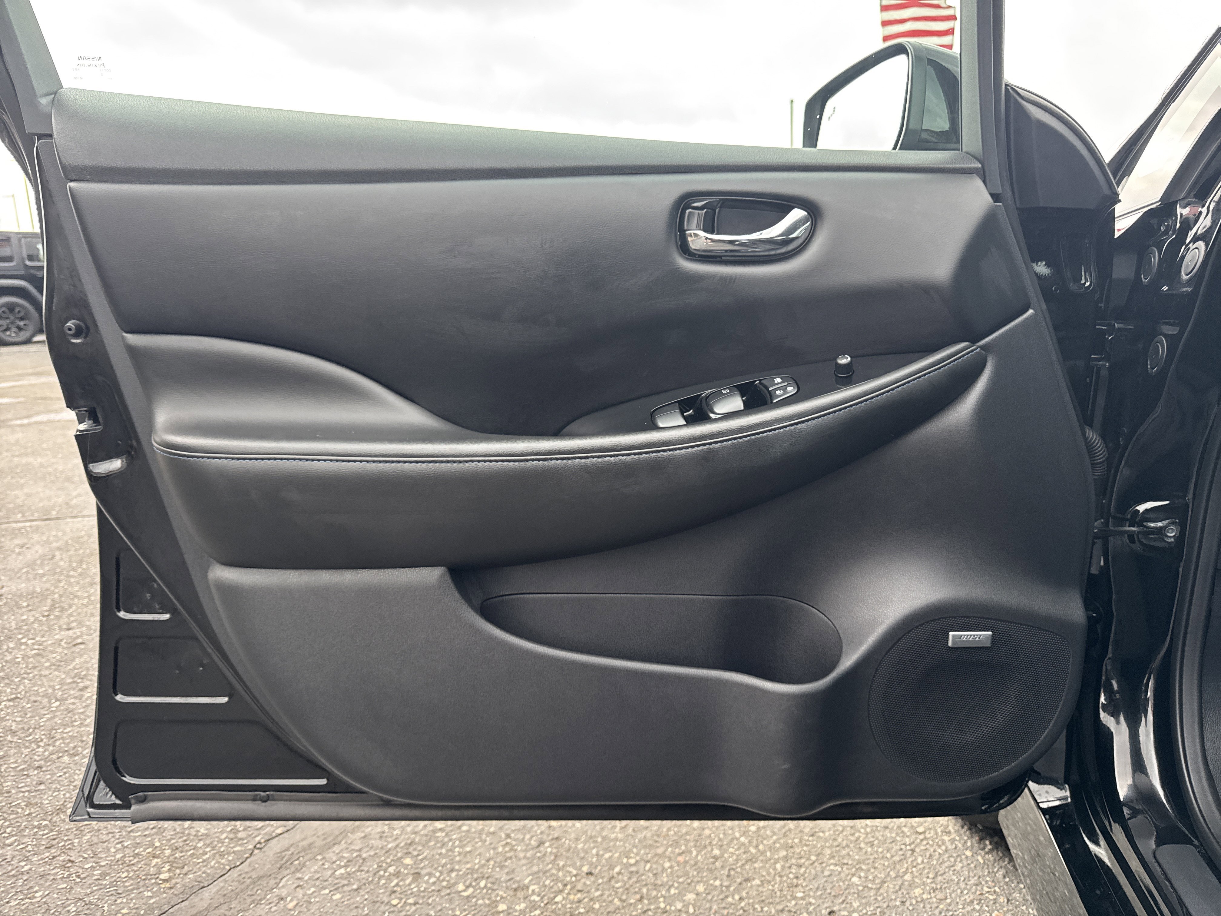 Used 2019 Nissan Leaf SL w/ SL Technology Package FWD image 17