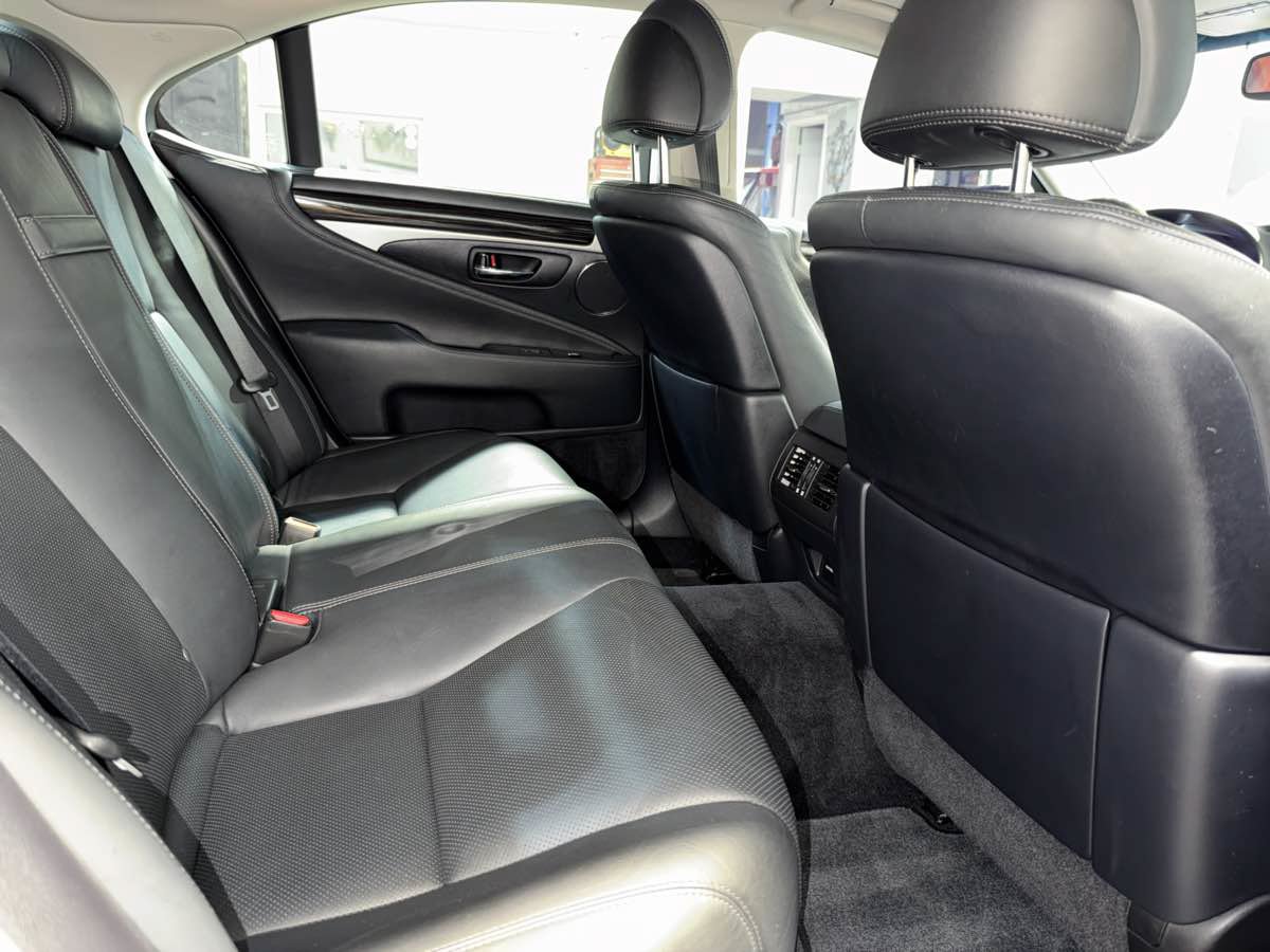 Used 2014 Lexus LS 460 w/ Comfort Package RWD image 25
