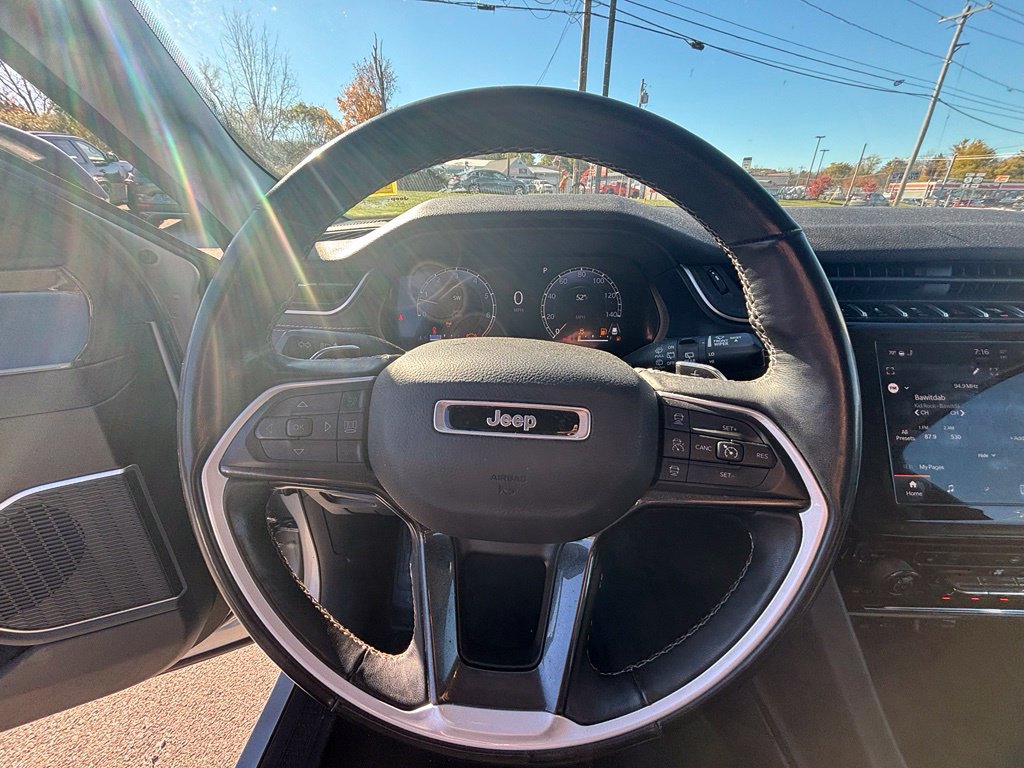 Used 2022 Jeep Grand Cherokee Laredo w/ Luxury Tech Group I AWD/4WD image 27