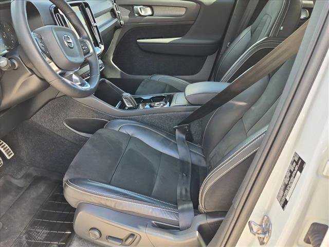 Used 2022 Volvo XC40 T5 R-Design w/ Advanced Package AWD/4WD image 16