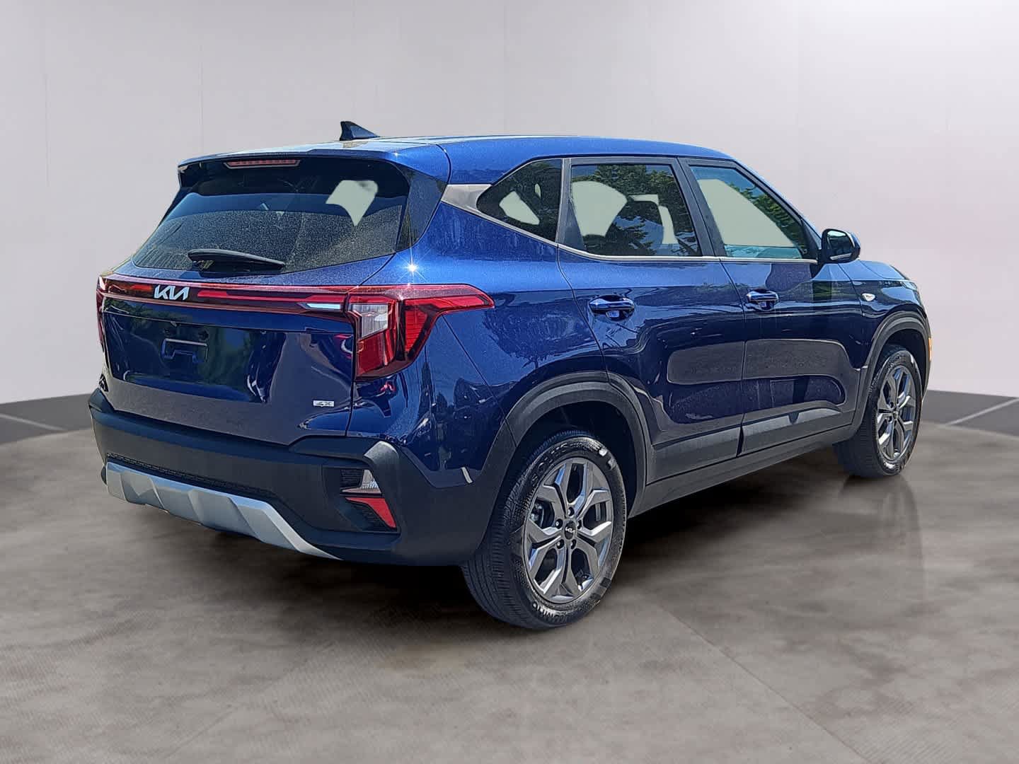 Used 2025 Kia Seltos LX AWD/4WD image 4