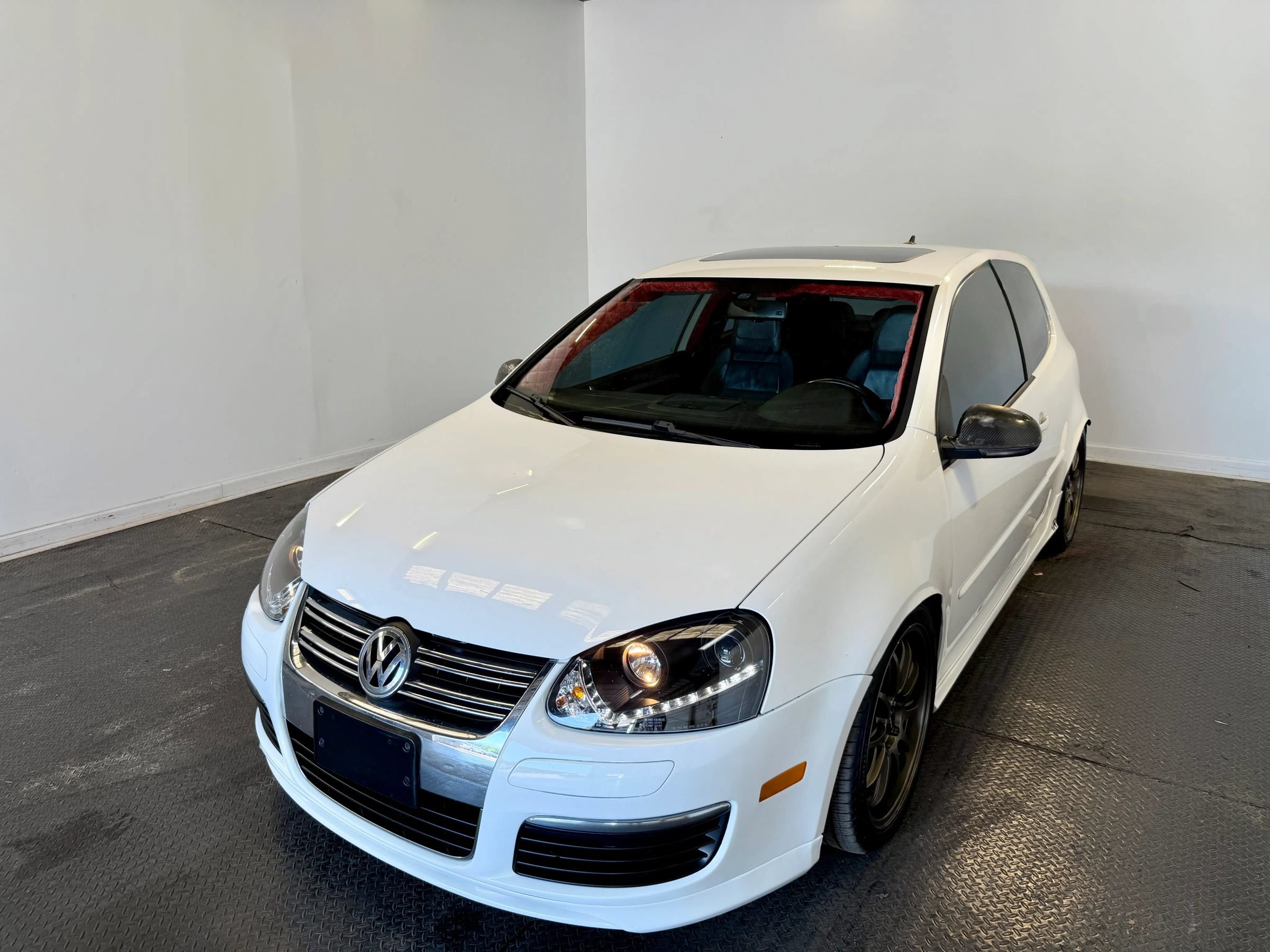 Used 2008 Volkswagen R32 AWD/4WD image 2