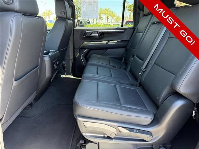 Certified 2025 Chevrolet Suburban LT AWD/4WD image 7