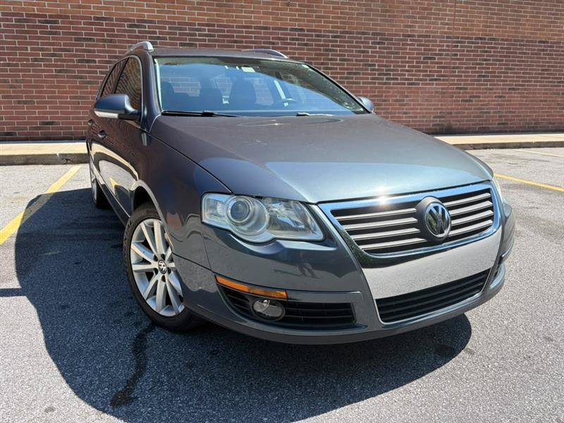 Used 2010 Volkswagen Passat Komfort FWD image 1