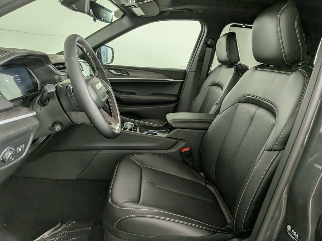 New 2025 Jeep Grand Cherokee Limited w/ Luxury Tech Group II image 16