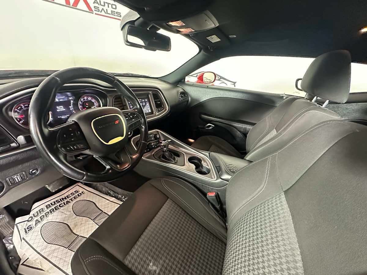 Used 2020 Dodge Challenger SXT RWD image 17