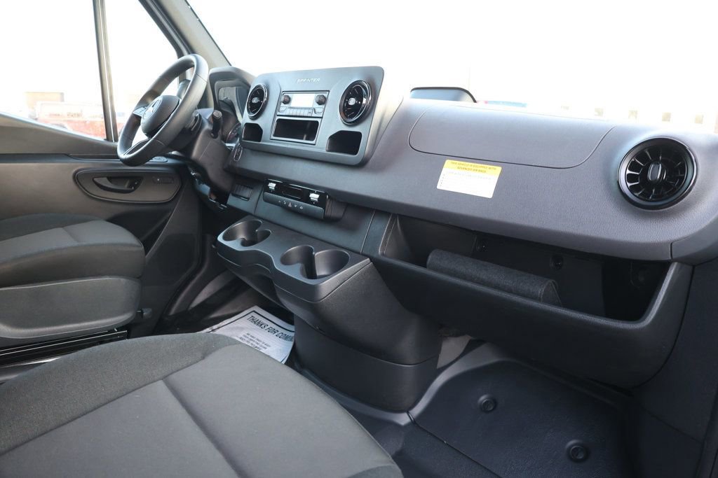 Used 2025 Mercedes-Benz Sprinter 2500 image 28