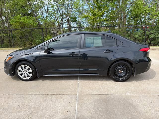 Used 2022 Toyota Corolla LE image 2