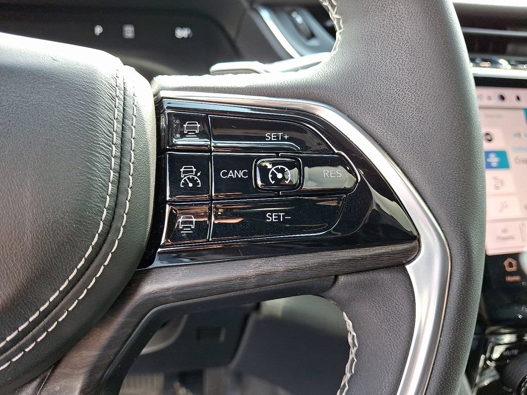 Certified 2023 Jeep Grand Cherokee Overland w/ Luxury Tech Group IV AWD/4WD image 24