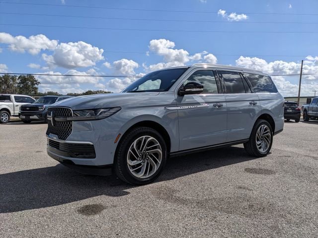 Used 2025 Lincoln Navigator Reserve image 8