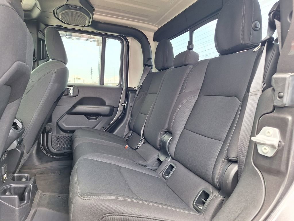 Used 2022 Jeep Gladiator Overland w/ Cold Weather Group AWD/4WD image 24